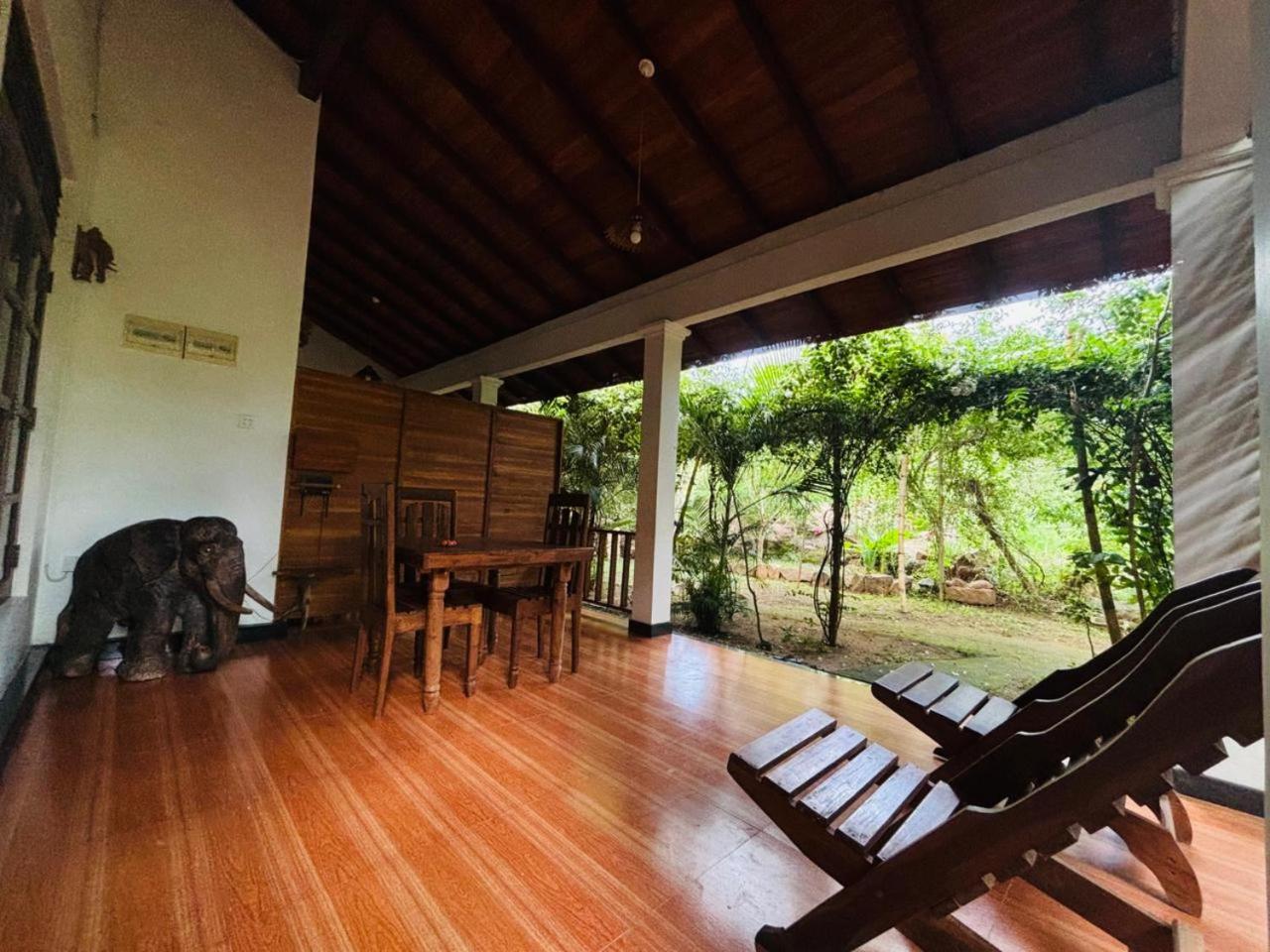 Woodholic Homestay Szigirija Kültér fotó